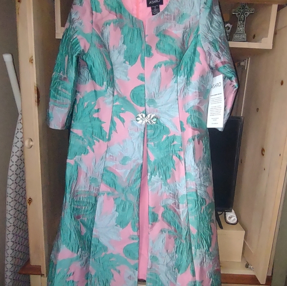 Elegant Dress/Coat set Quality Jacquard style print with a subtle sheen. Size 12 - Picture 2 of 11